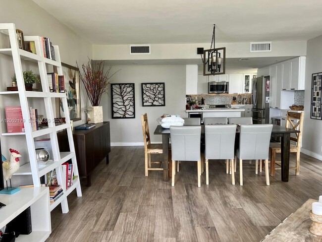 Building Photo - 1901 Brickell Ave