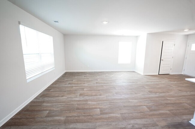 Building Photo - Available Soon!