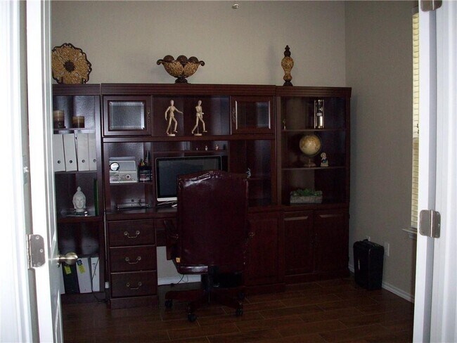 Building Photo - 1002 Beacon Cove