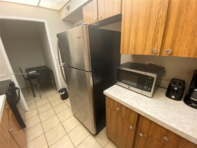 Building Photo - 1408 Brickell Bay Dr