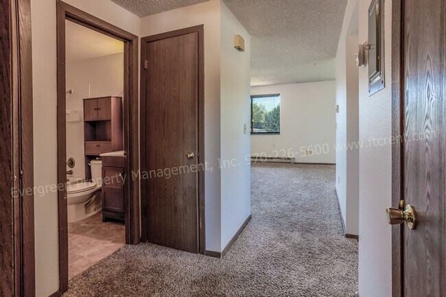 Building Photo - 102 Glenda Dr