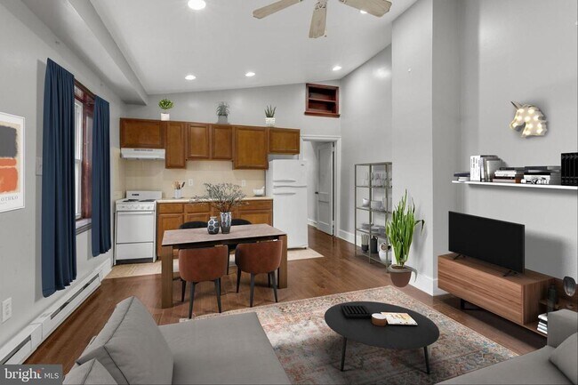 Building Photo - 707 W Girard Ave