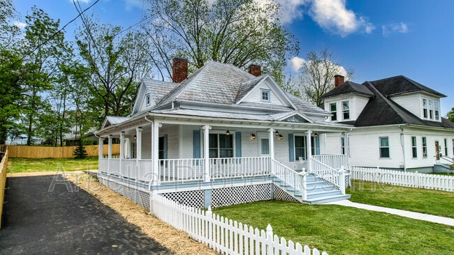 Building Photo - 311 S Cutler St