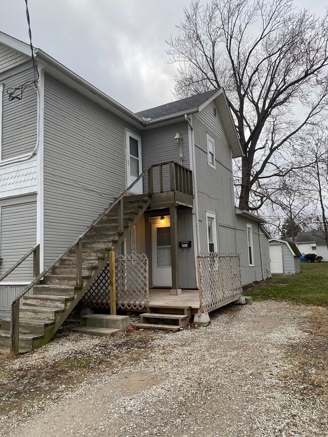 Building Photo - Downstairs Apartment