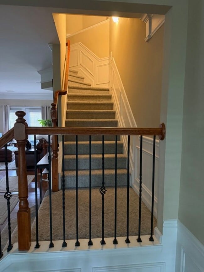 Building Photo - Beautiful Townhome Available in Vinings Overlook!