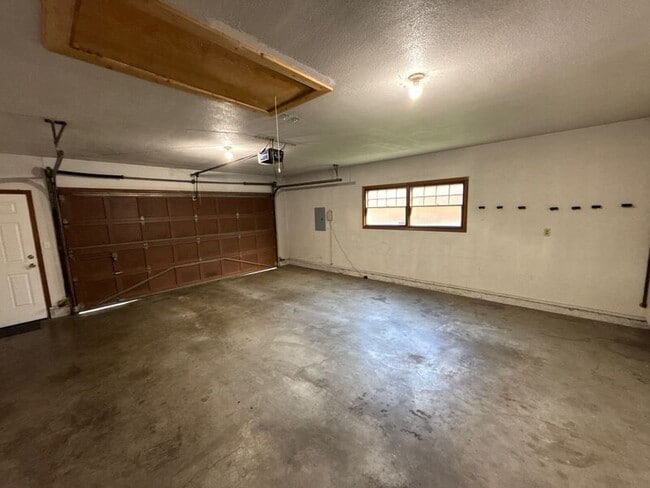 Building Photo - 610 Liberty St SE