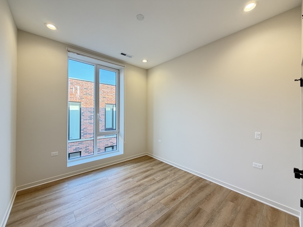 Building Photo - 3207 N Narragansett Ave