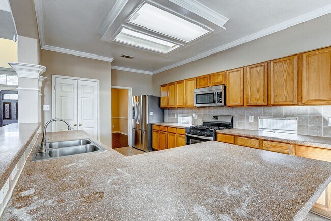 Building Photo - Discover the epitome of suburban living in this exquisite home, nestled on a peaceful cul-de-sac ...