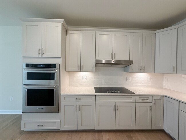 Building Photo - 6 Stratton Dr