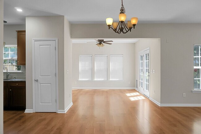 Building Photo - Comfortable Living, 4 BR 2.5 BA Home, Two Car Garage