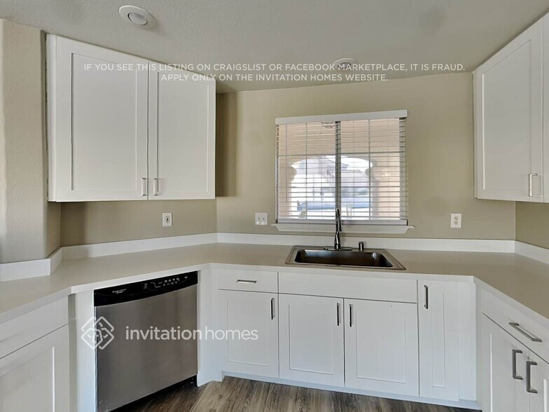 Building Photo - 8748 W Majestic Pine Ave