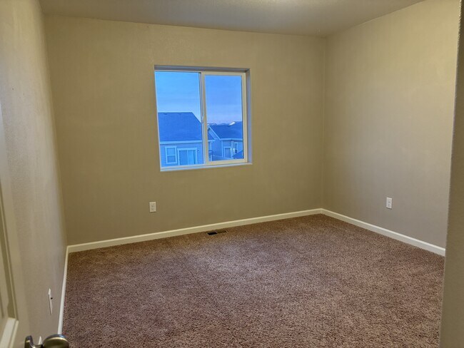 Building Photo - 507 Foxtail Pl
