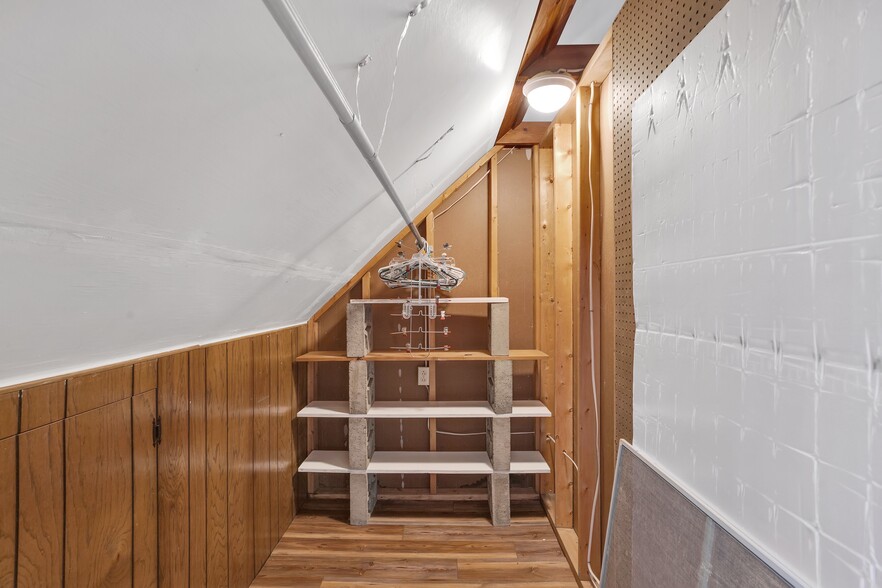 Building Photo - 10 Alsop Rd