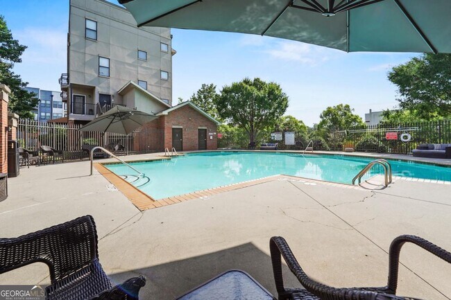 Building Photo - 898 Oak St SW