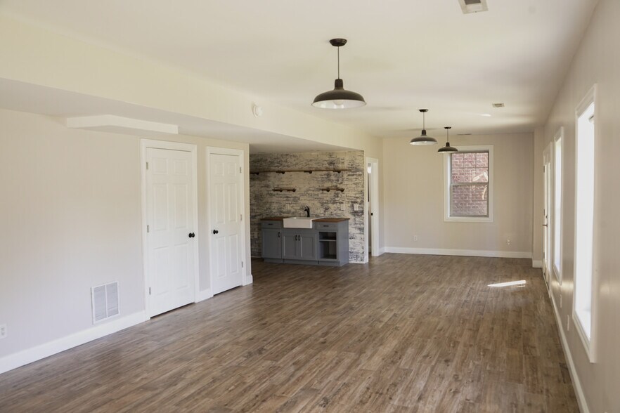 Spacious Tiled Walk-out Basement (15x39) - 393 Hays Blvd