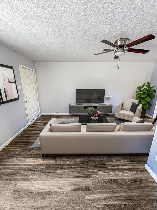 Building Photo - 9011 Parkette