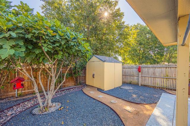 Building Photo - 10008 Chapel Rock Dr