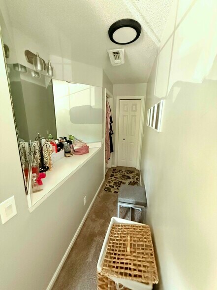 Master bedroom corridor to vanity area and walk in closet - 11 Devon Club Ln