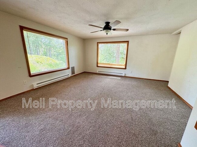 Building Photo - 231 Dogleg Pl