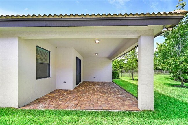 Building Photo - 5915 SE Entry Ct