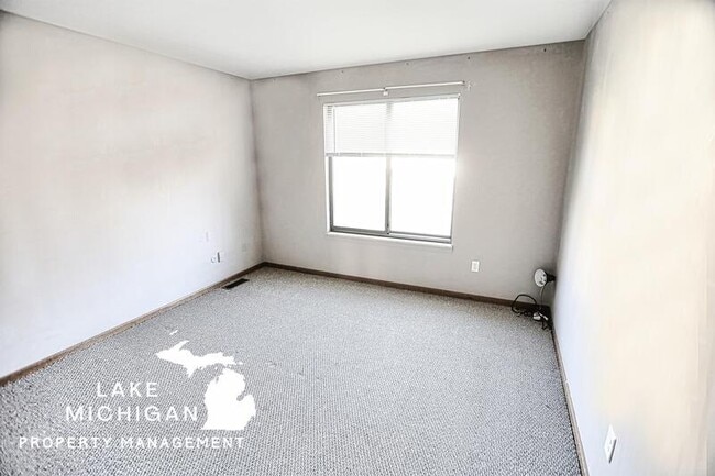 Building Photo - 4831 Stauffer Ave SE