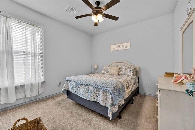 Building Photo - 12422 NE Stone Ridge Ln