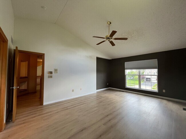 Building Photo - Spacious 3-Bed, 2.5-Bath Home in Desirable...
