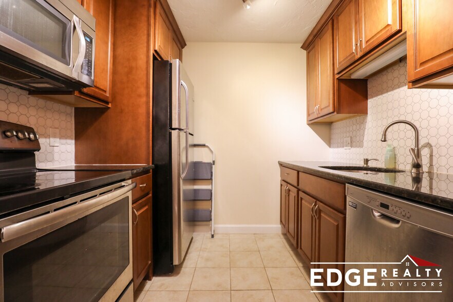 Building Photo - 104 Winter St