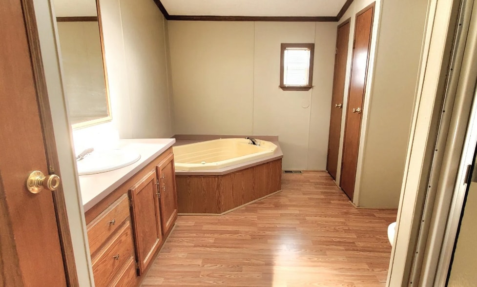 Building Photo - 9890 Eastwinds Dr
