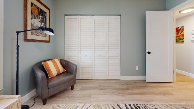 Building Photo - 1856 SW Palm City Rd