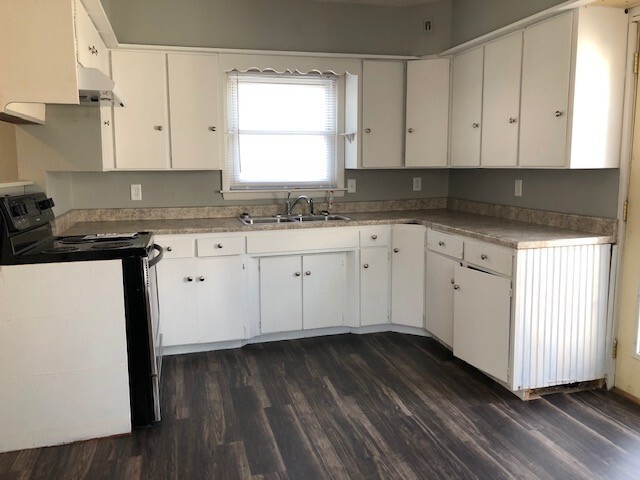 Building Photo - 632 Newton St