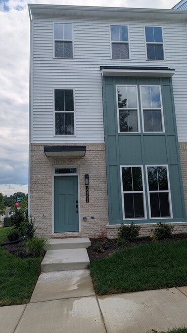 Building Photo - 15301 Sunray Wy