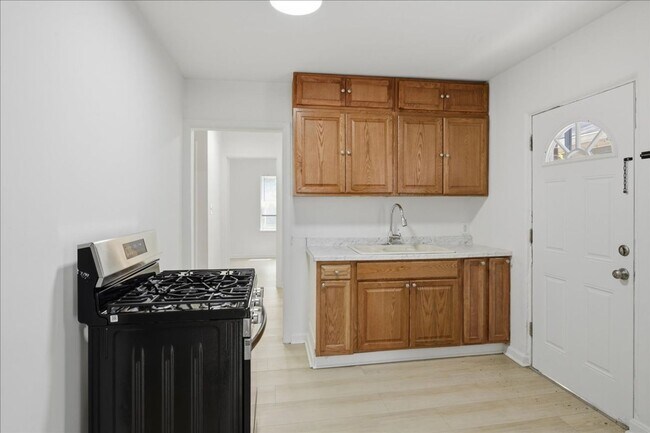 Building Photo - 1511-1511 N Chester Ave