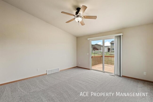 Building Photo - 251 Grandeur Ln