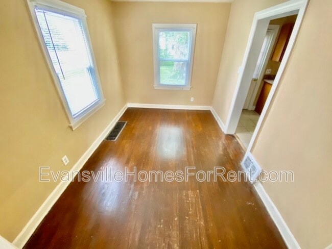 Building Photo - 1228 S Roosevelt Dr