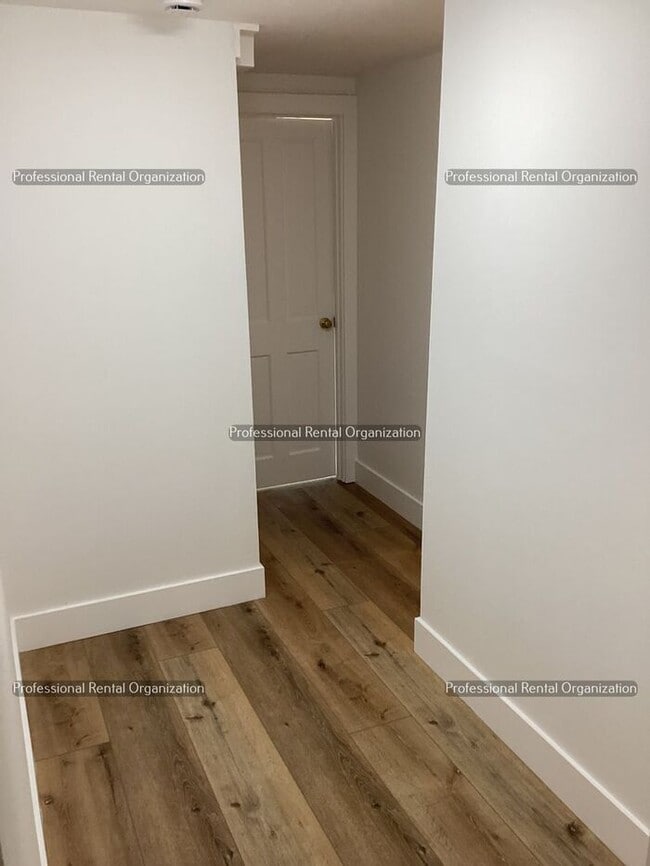Building Photo - Wine County Cottage Delight