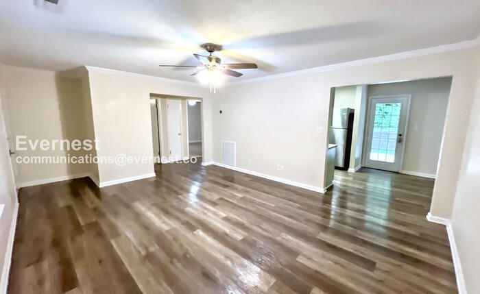 Building Photo - 1110 Fernway Cir