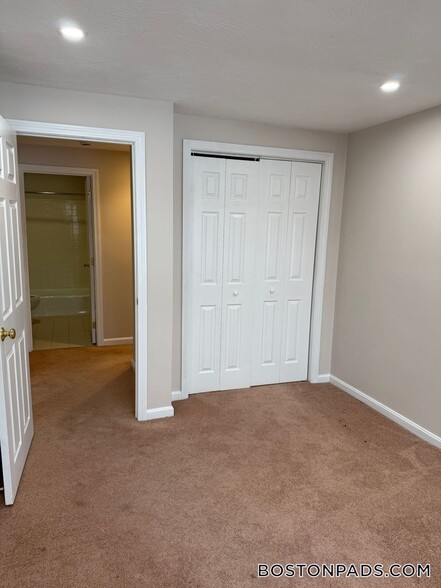 Building Photo - 13 Kenmar Dr