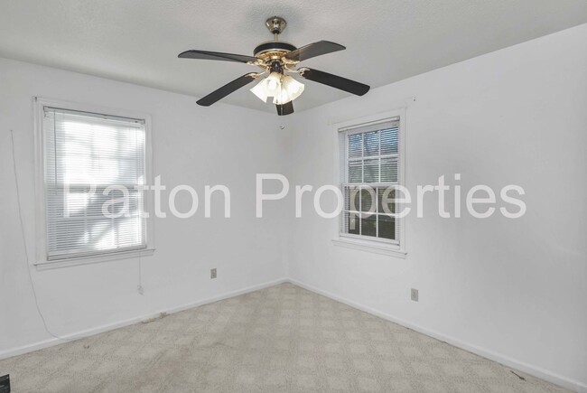 Building Photo - Barony Home