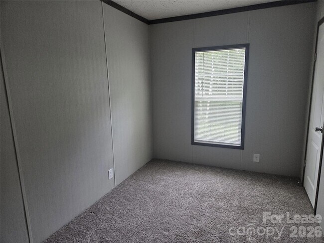 Building Photo - 213 Kimberly Cir