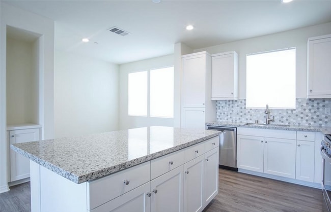 Building Photo - 3-Story Townhome w/ 2 Car Garage in New Co...