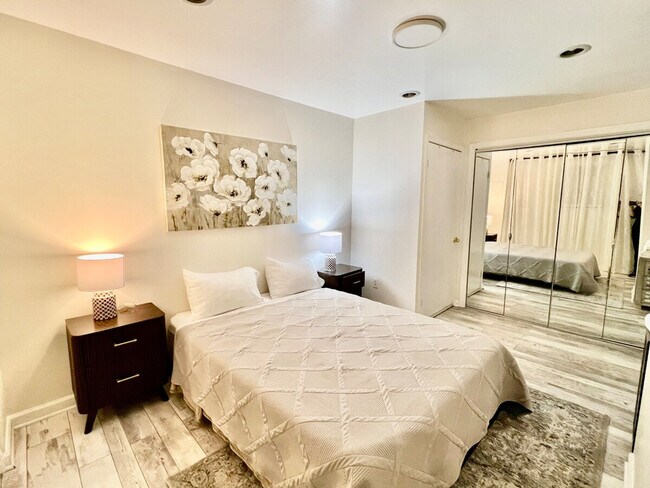 Building Photo - 11850 Sunrise Valley Dr