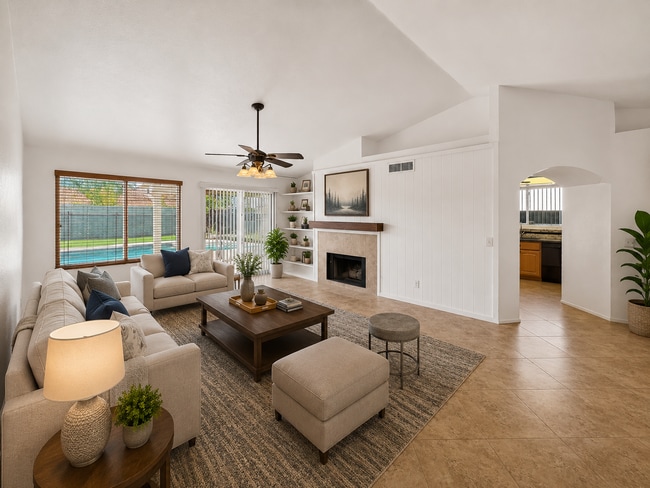 Building Photo - Spacious 4 Bedroom Pool Home in Quiet Cul De Sac