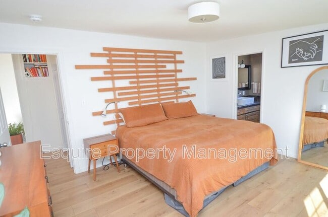 Building Photo - 676 Doris Ave