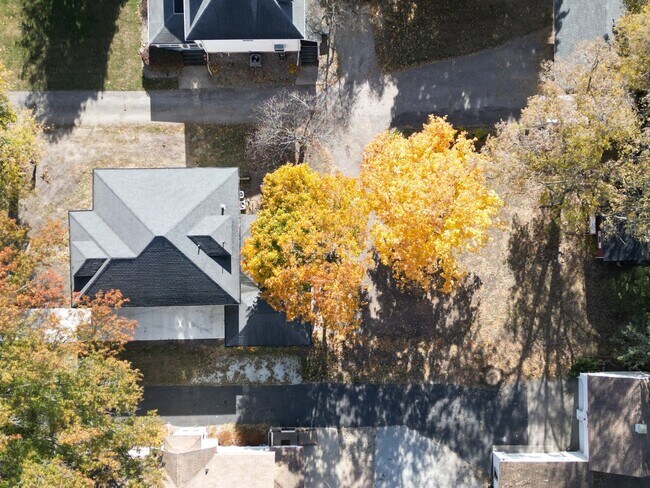 Building Photo - 623 S 4th St