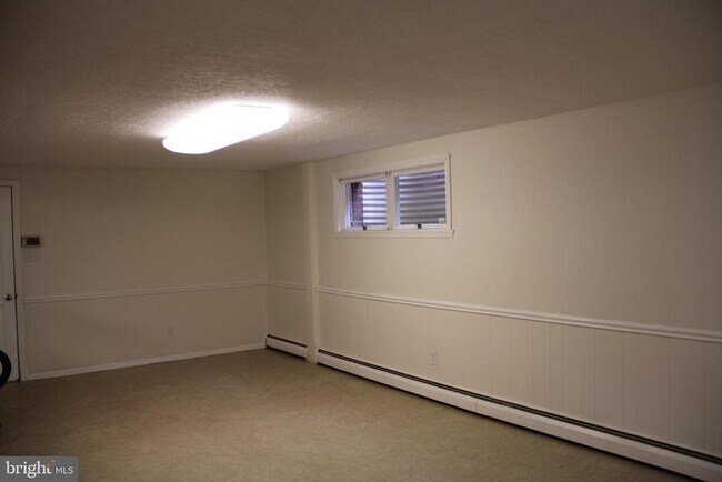 Building Photo - 1103 Delf Dr