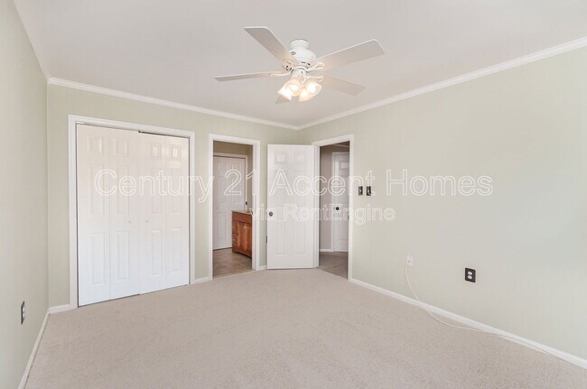 Building Photo - 2514 S Arlington Mill Dr