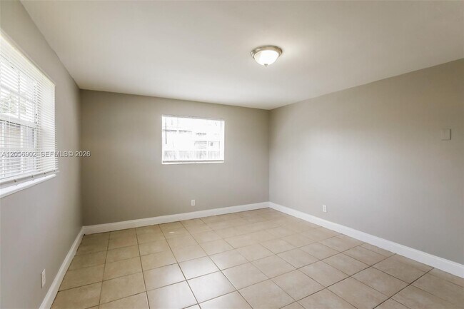 Building Photo - 7171 SW 10th Ct