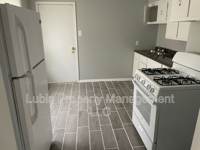 Building Photo - 346 Modder Ave