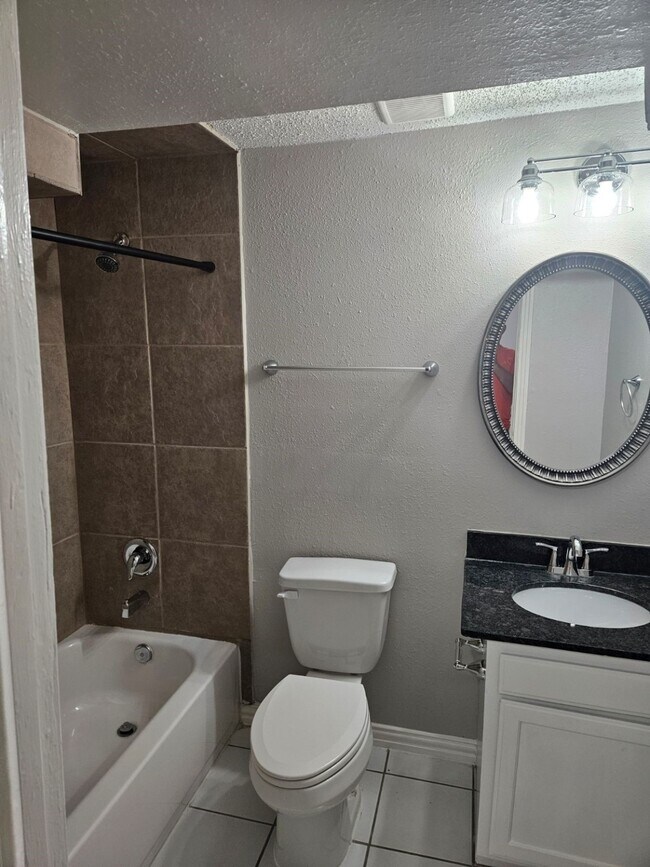 Building Photo - 1409 Wentworth St